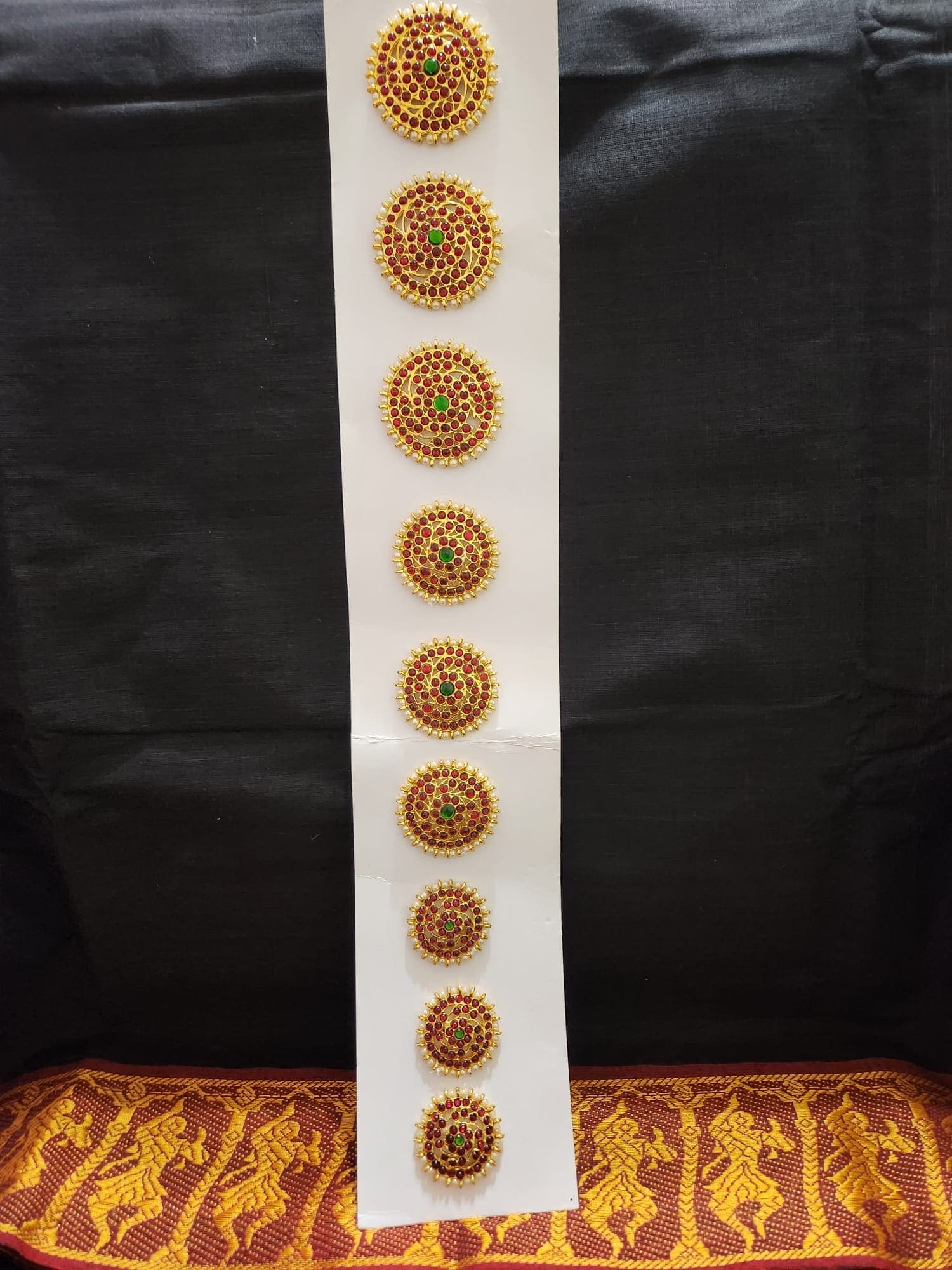 Round Jada/Jadai Imitation Jewell with Stones & Pearls
