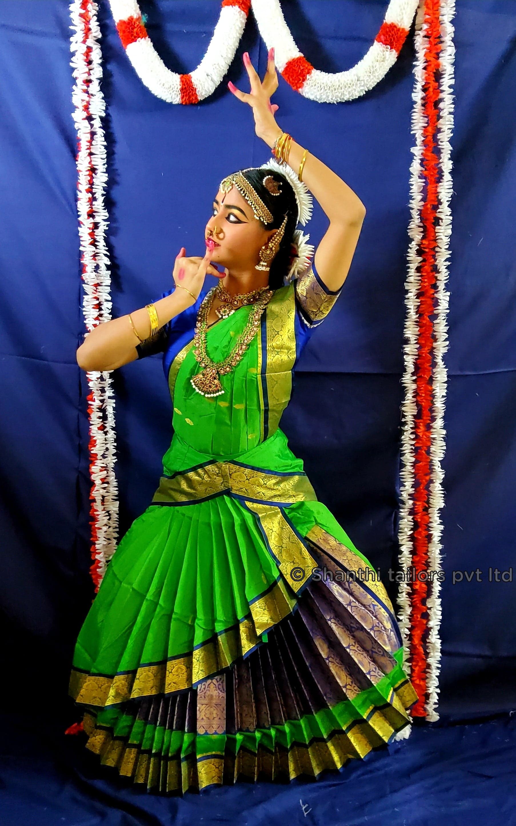 Skirt fan for Bharatanatyam dance costume by shanthi tailors. Elegant bharatanatyam dress accessory.